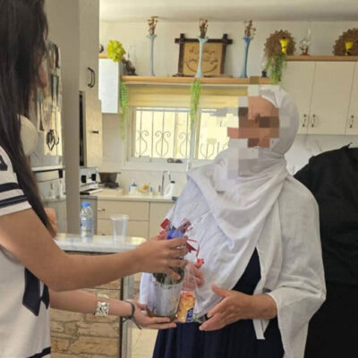חלוקת שי בימי המלחמה לגיל הזהב מאת העמותה לזכר זידאן סייף ז"ל
